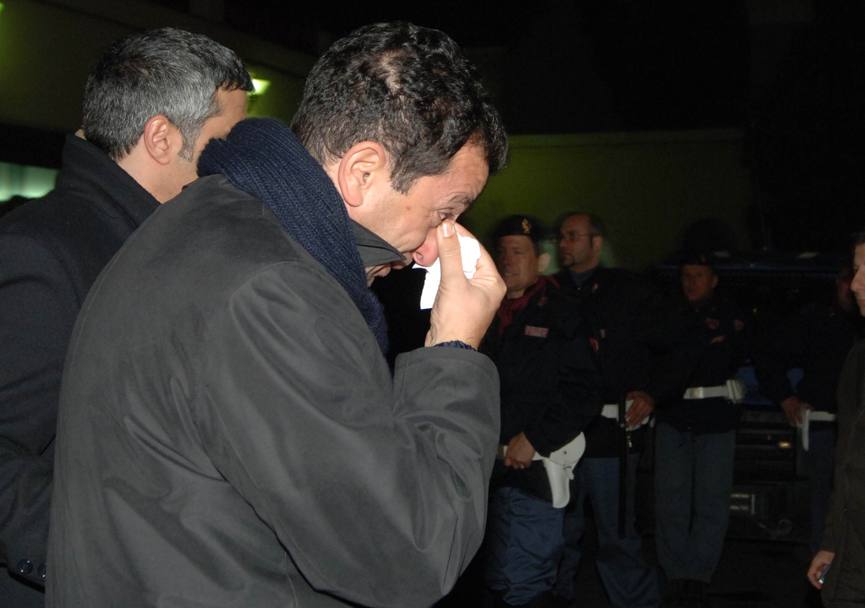 Pulvirenti piange dopo aver saputo della morte del poliziotto Filippo Raciti durante gli scontri con i tifosi durante Catania- Palermo 1- 2, il 2-2-2007(ANSA)